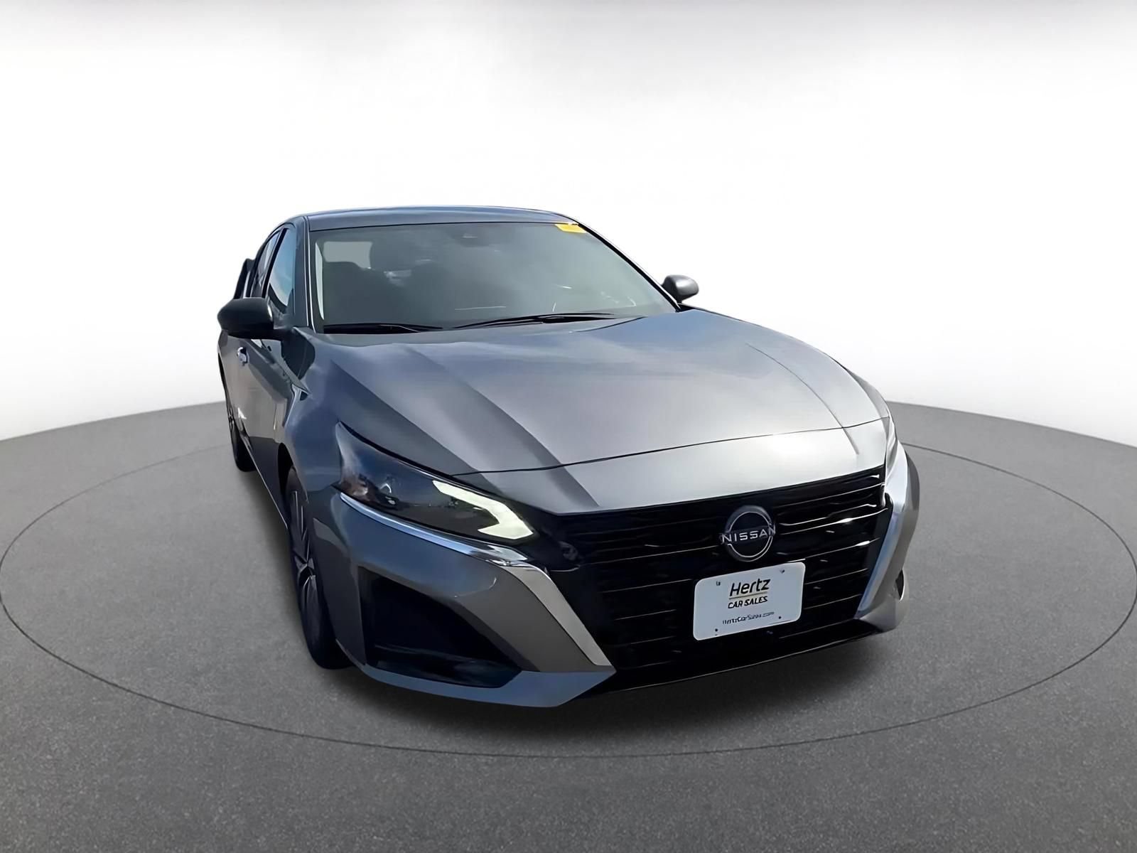 Used 2025 Nissan Altima 2.5 SV FWD image 3
