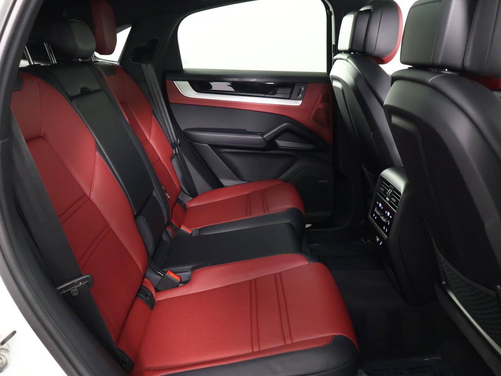 Certified 2026 Porsche Cayenne Coupe AWD/4WD image 32