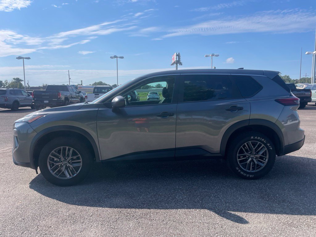 Used 2024 Nissan Rogue S FWD image 4