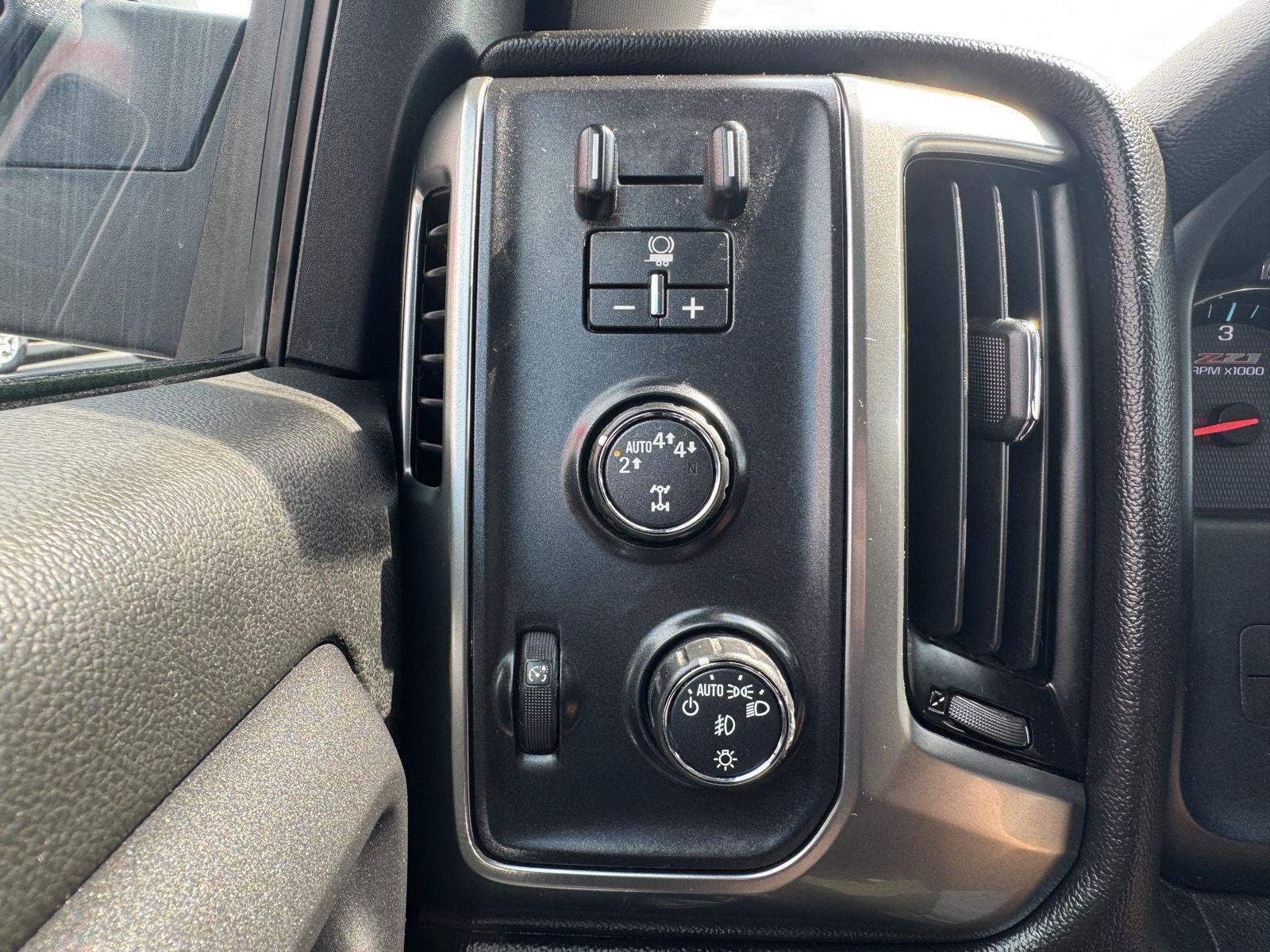 Used 2017 Chevrolet Silverado 1500 LT w/ All Star Edition AWD/4WD image 18