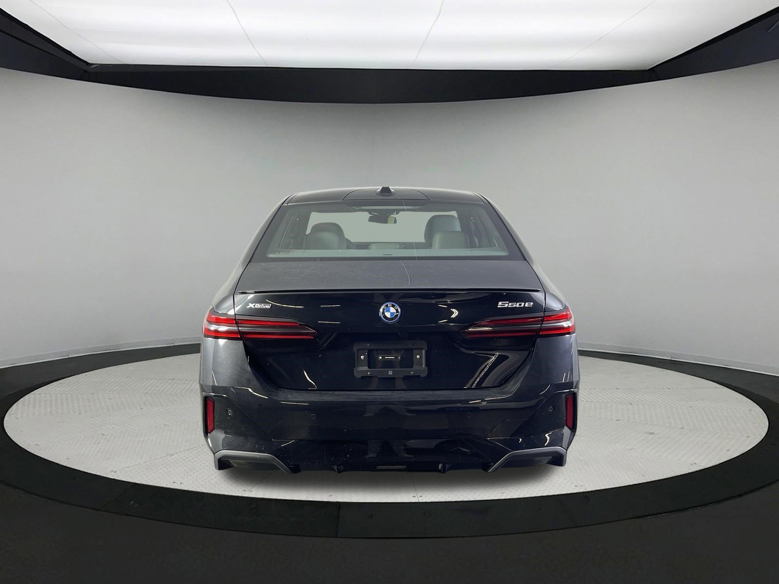 Used 2026 BMW 550e xDrive AWD/4WD image 6