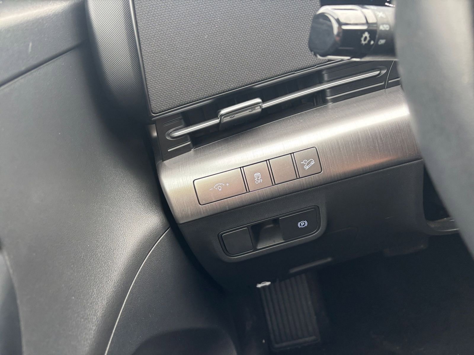 Used 2025 Hyundai Kona SEL image 35