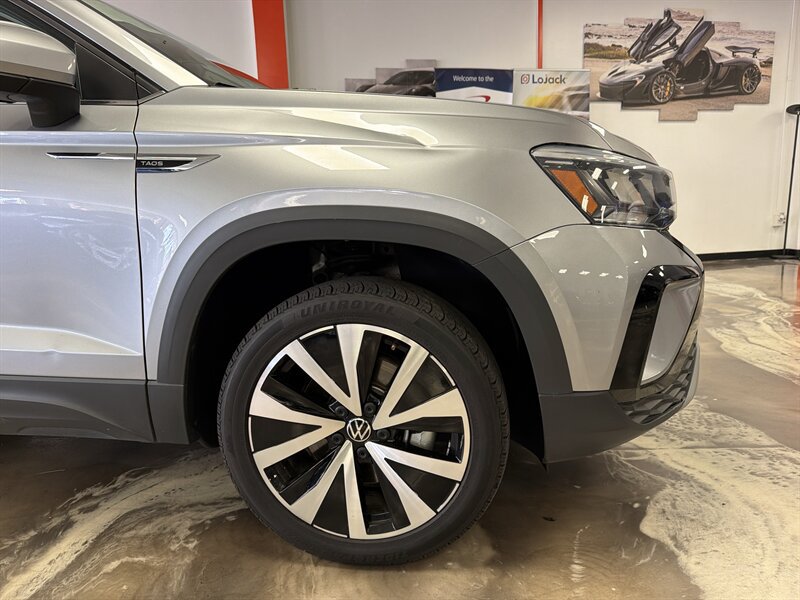 Used 2024 Volkswagen Taos SE FWD image 8