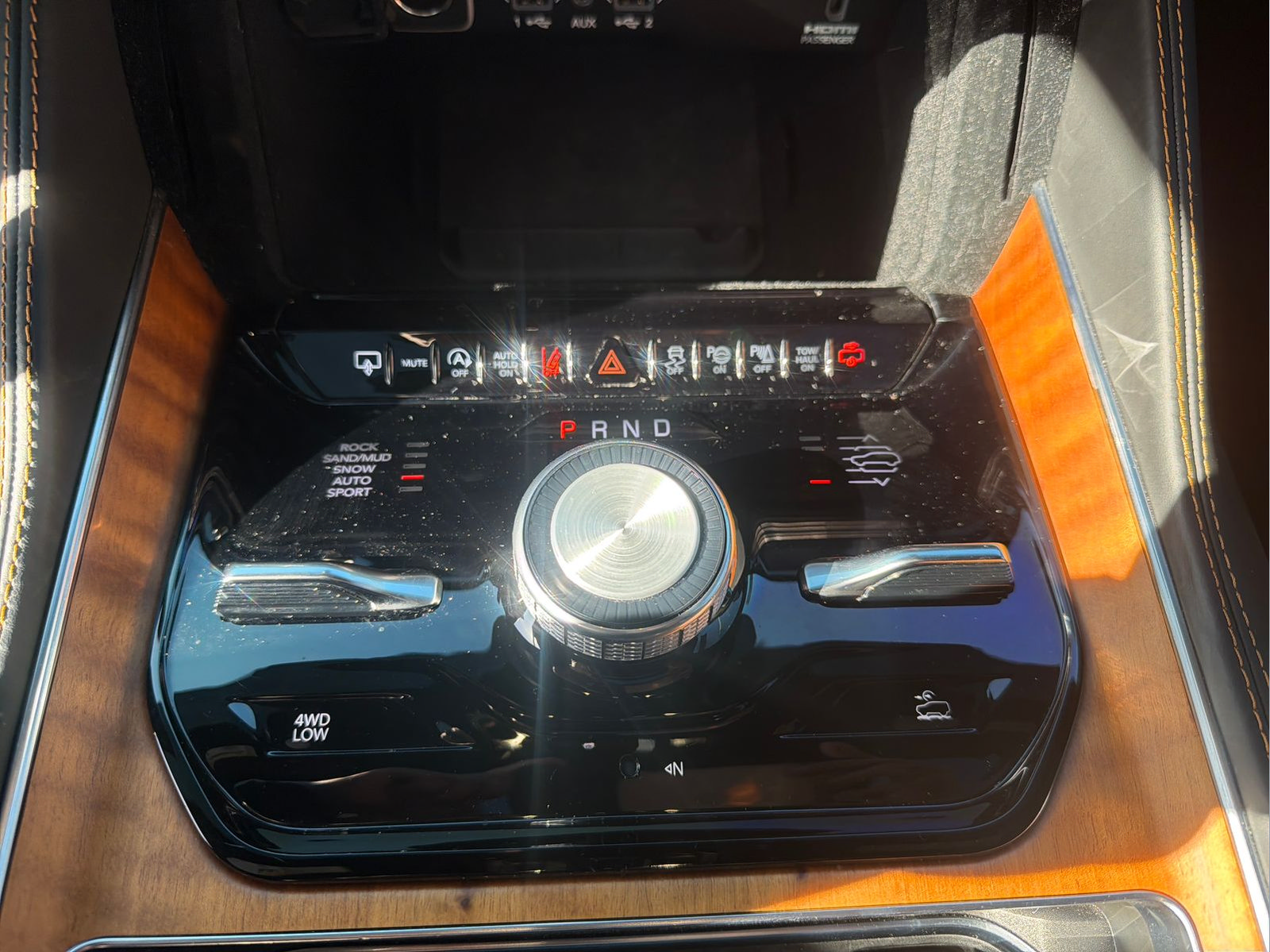 Used 2024 Jeep Grand Wagoneer Series III AWD/4WD image 53