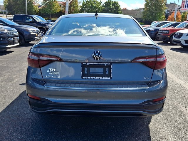 Certified 2023 Volkswagen Jetta SE w/ Panoramic Sunroof Package FWD image 7