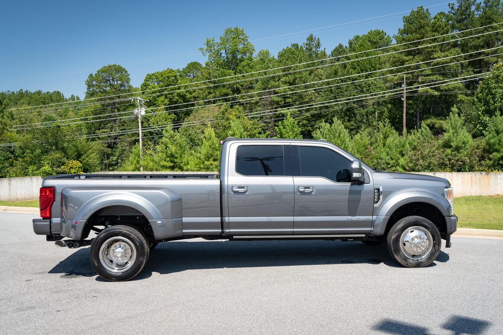 Used 2022 Ford F450 Platinum w/ FX4 Off-Road Package AWD/4WD image 24