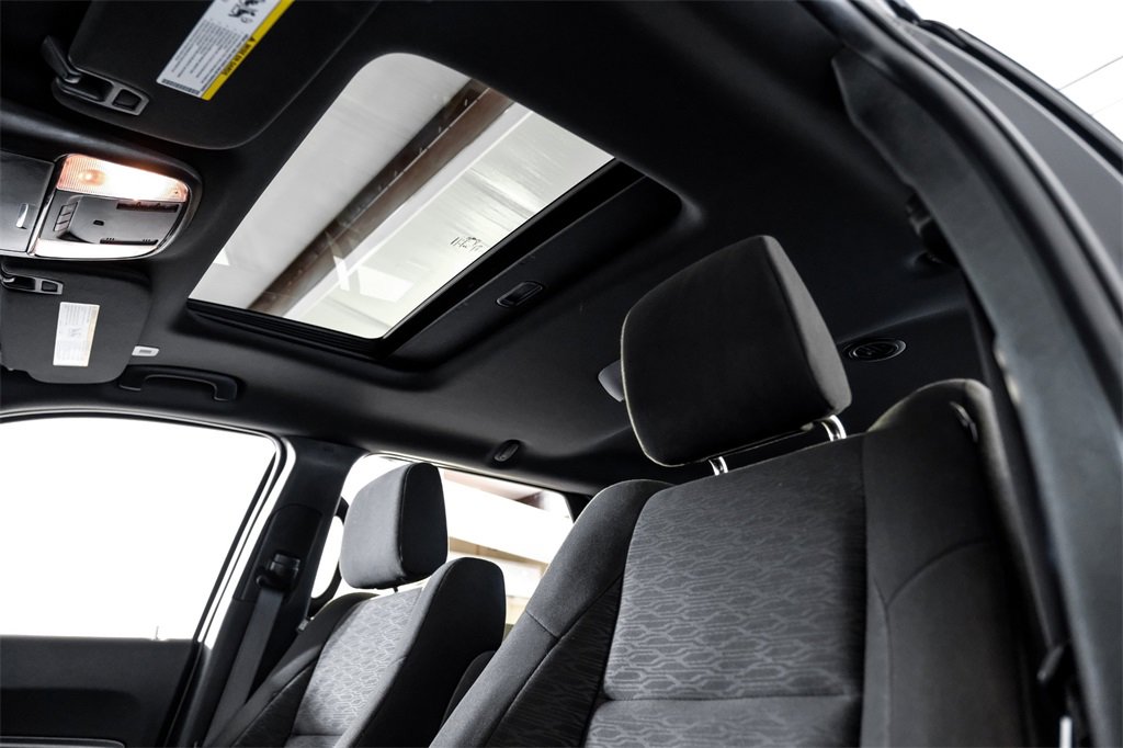 Used 2024 Dodge Durango SXT w/ SXT Blacktop Group image 6