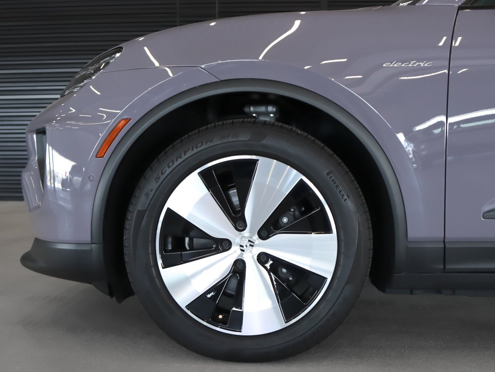 Certified 2025 Porsche Macan Electric RWD image 12