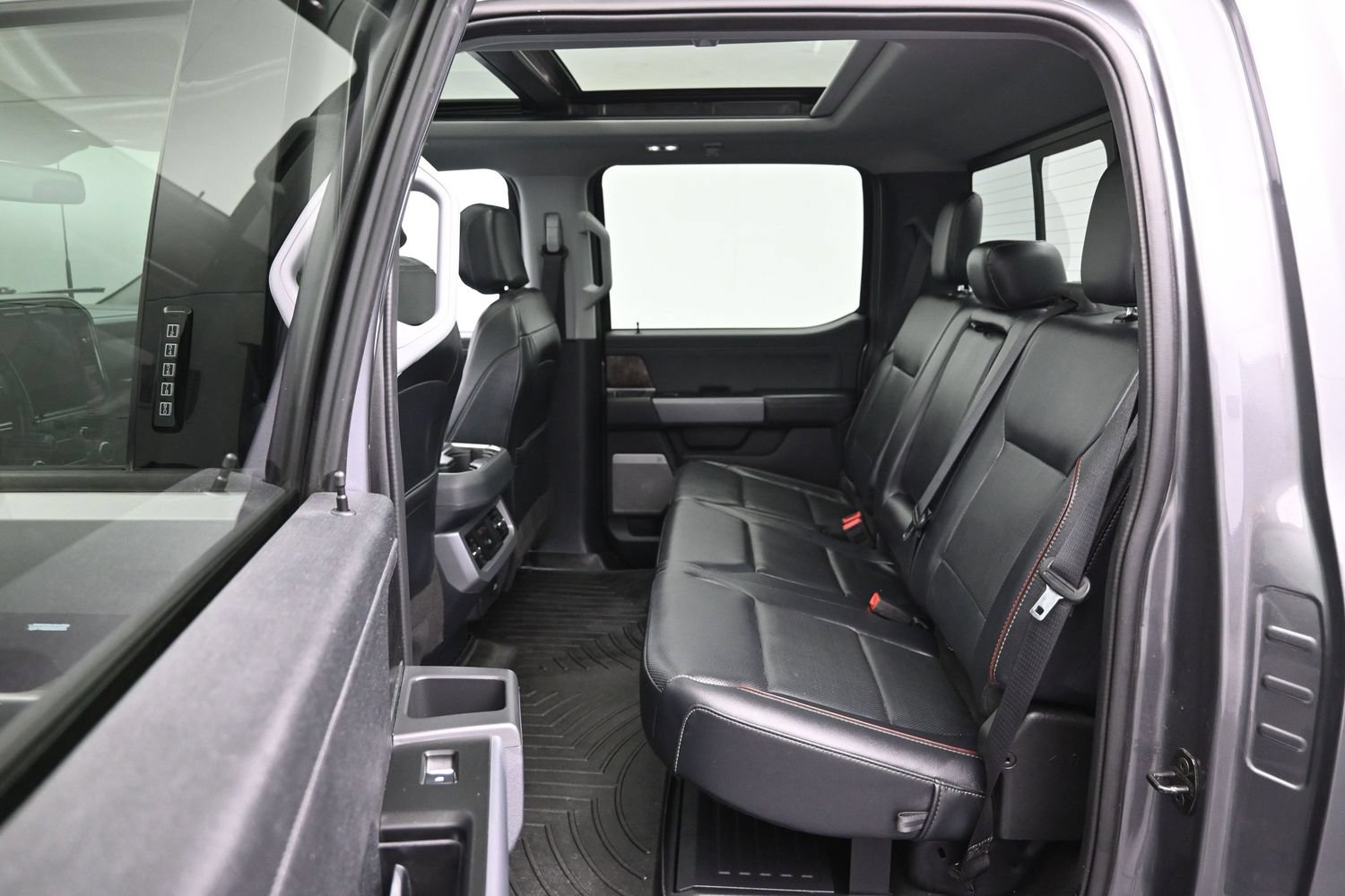 Used 2023 Ford F250 Lariat w/ Lariat Ultimate Package AWD/4WD image 11