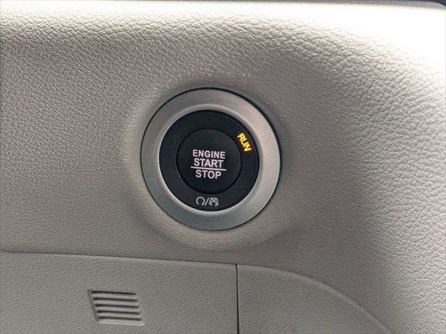 Certified 2024 Chrysler Pacifica Touring-L FWD image 32