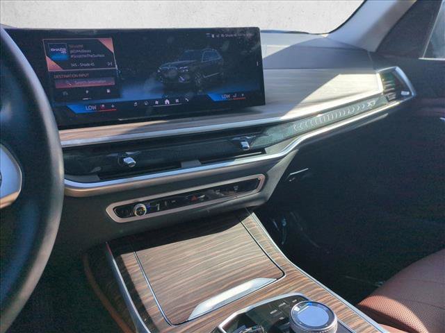 Used 2024 BMW X7 xDrive40i w/ Parking Assistance Package AWD/4WD image 15