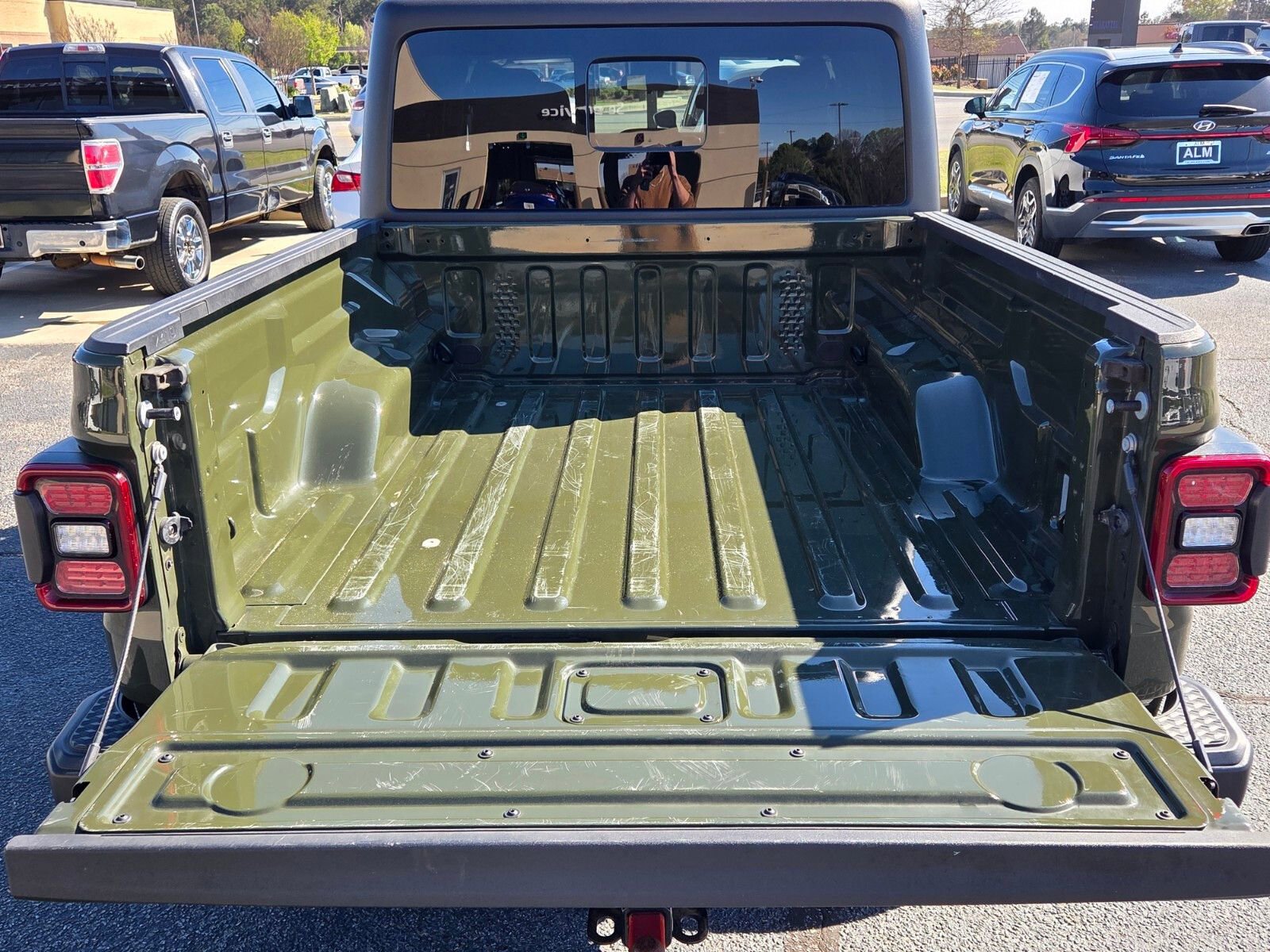 Used 2024 Jeep Gladiator Mojave w/ Safety Group image 11