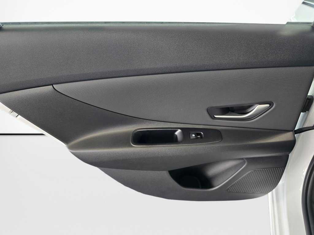 New 2026 Hyundai Elantra Limited FWD image 34
