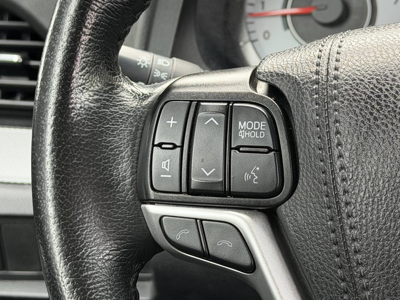 Used 2020 Toyota Sienna SE FWD image 23