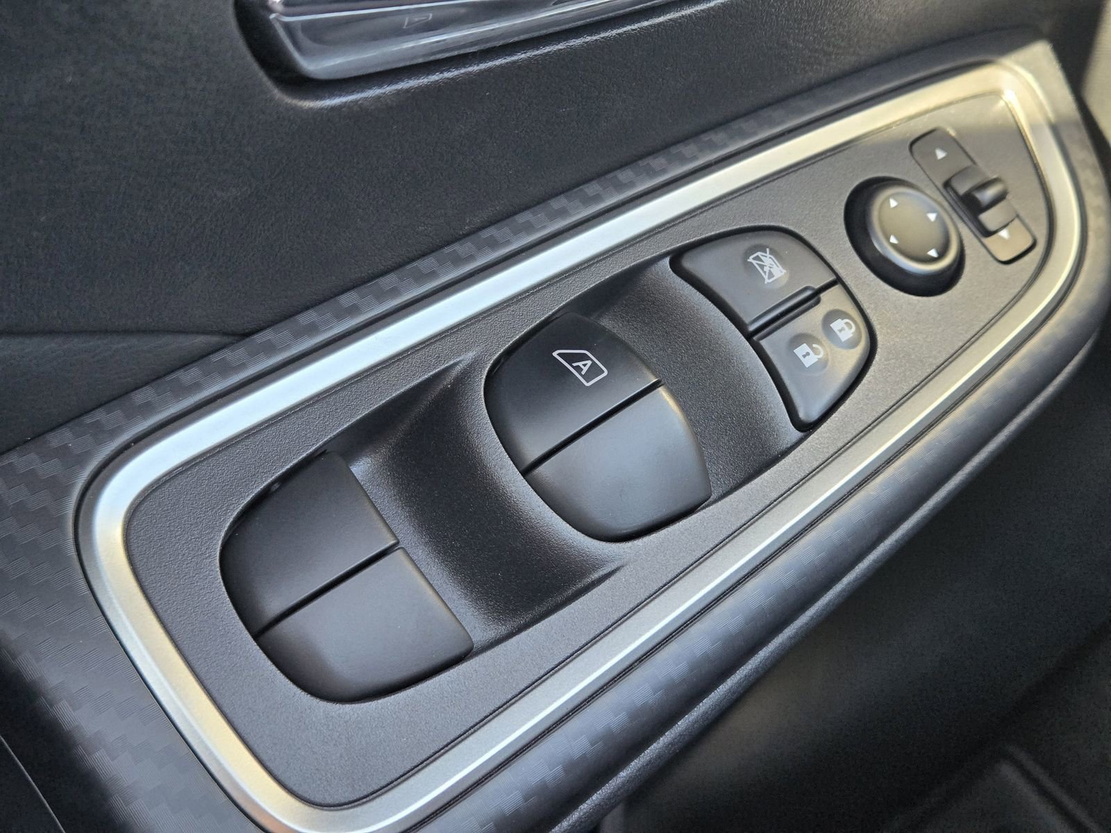 New 2025 Nissan Versa SR image 19