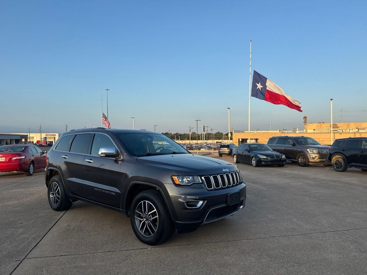 Used 2020 Jeep Grand Cherokee Limited AWD/4WD image 1