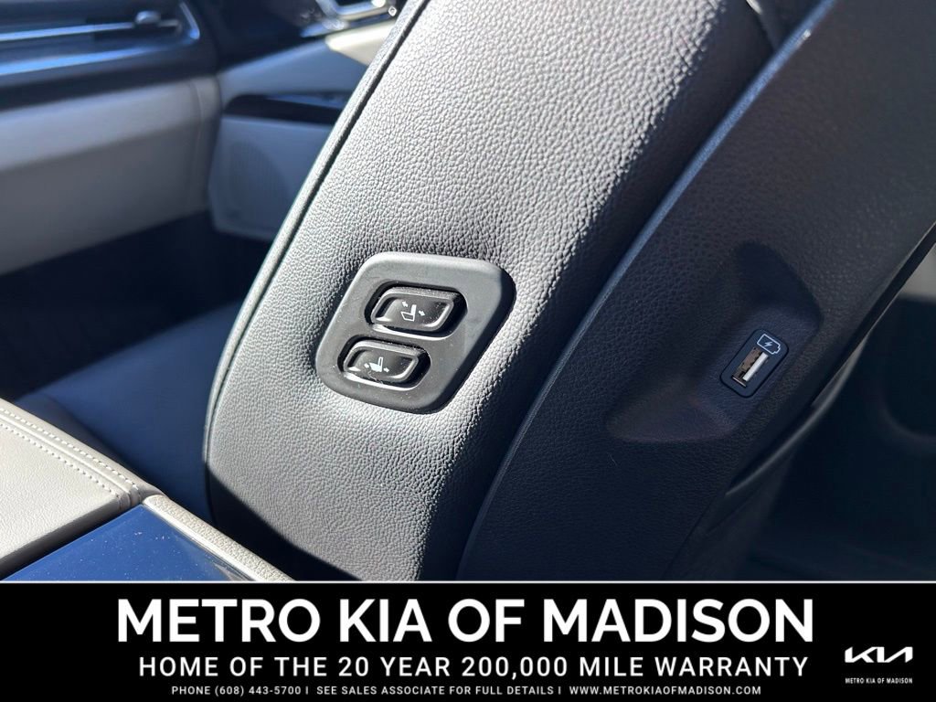 Used 2023 Kia Carnival SX Prestige image 40