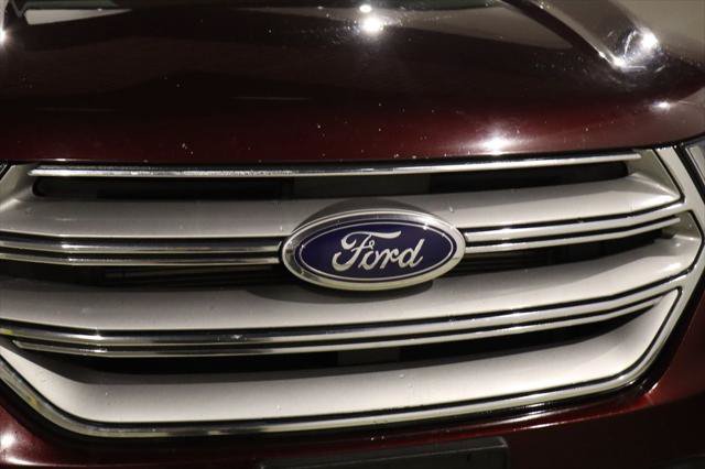 Used 2017 Ford Edge Titanium w/ Technology Package FWD image 14