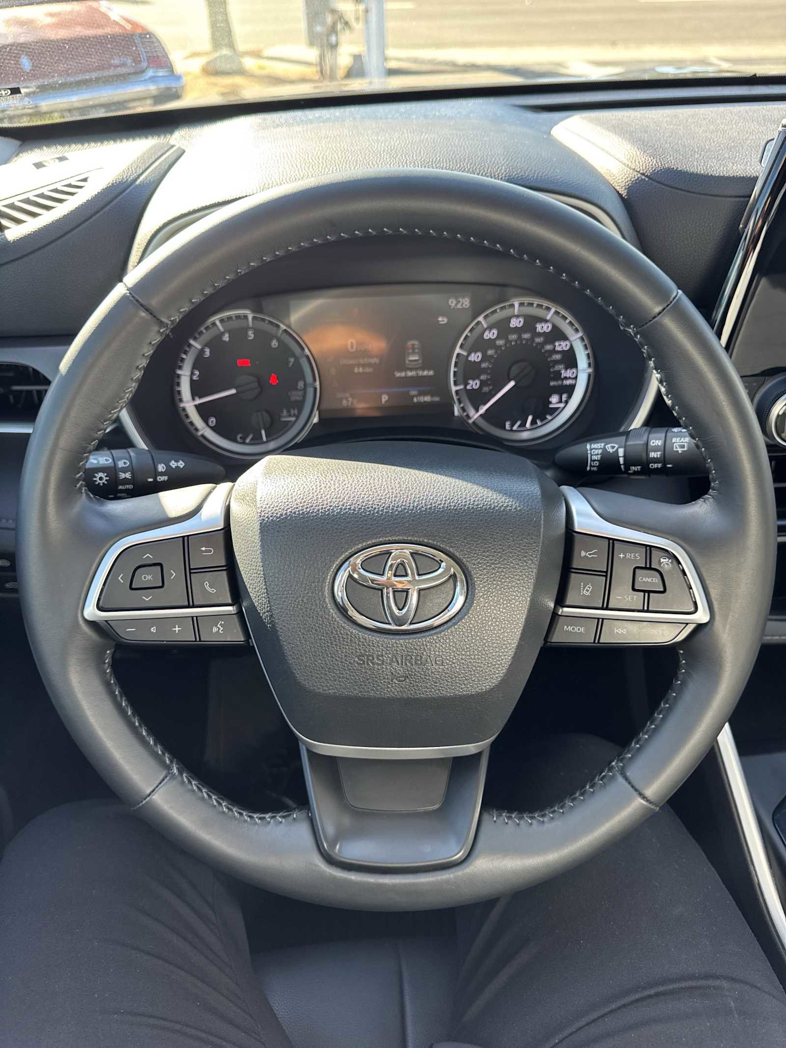 Used 2023 Toyota Highlander XLE image 31