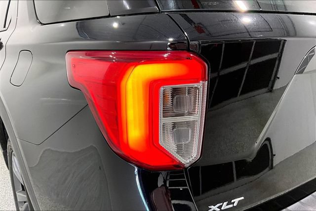 Used 2022 Ford Explorer XLT w/ XLT Sport Appearance Package AWD/4WD image 47