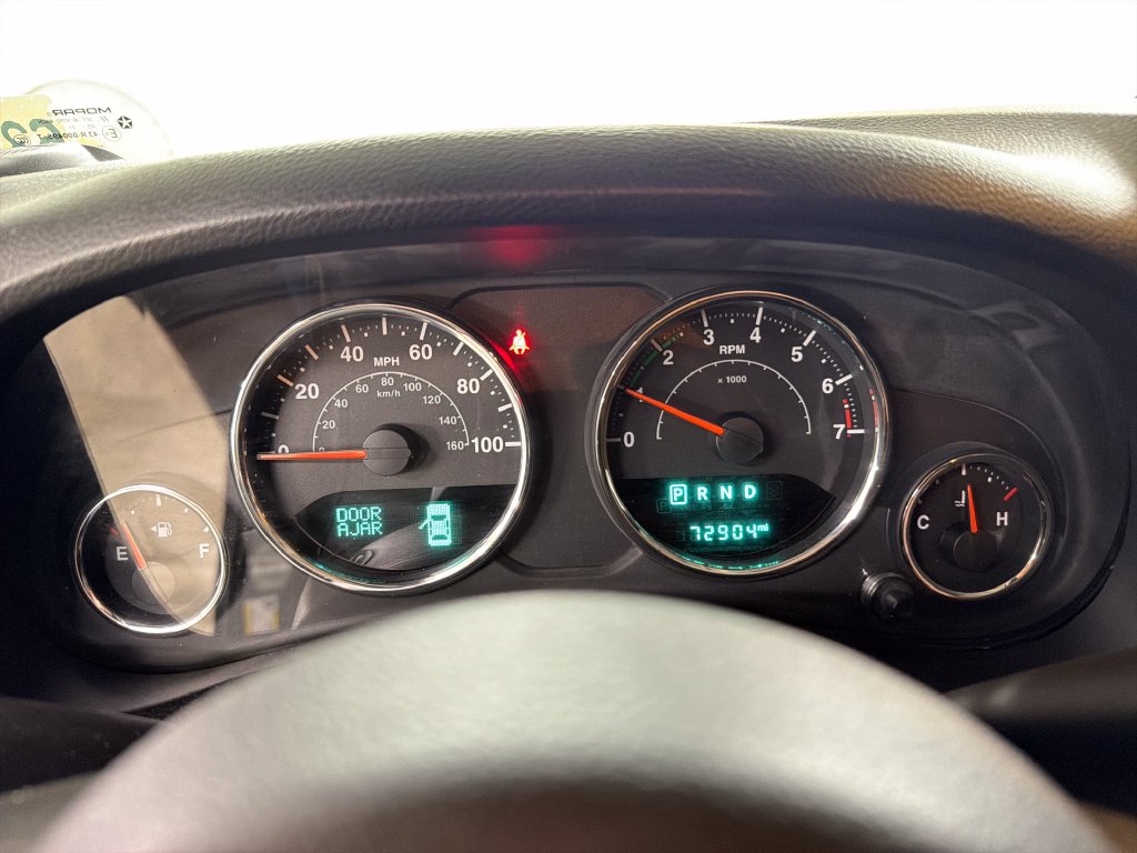 Used 2015 Jeep Wrangler Unlimited Rubicon w/ Connectivity Group AWD/4WD image 21