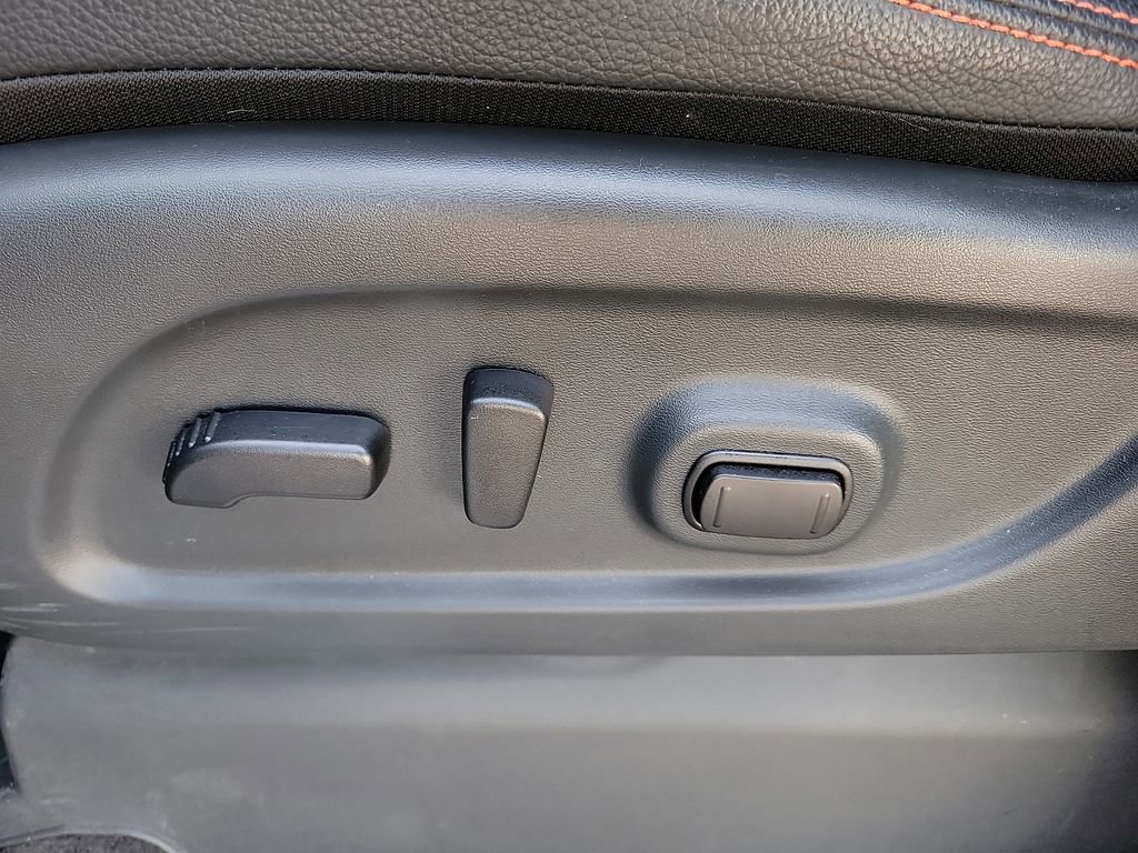 Used 2024 Nissan Titan PRO-4X w/ Pro-4x Convenience Package image 11