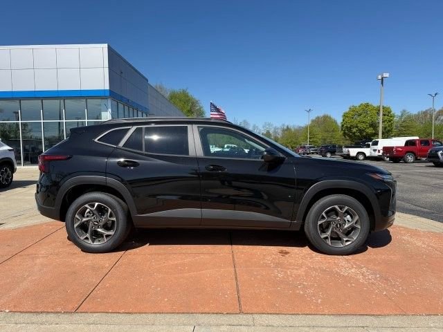 New 2026 Chevrolet Trax LT w/ Midnight Edition FWD image 7