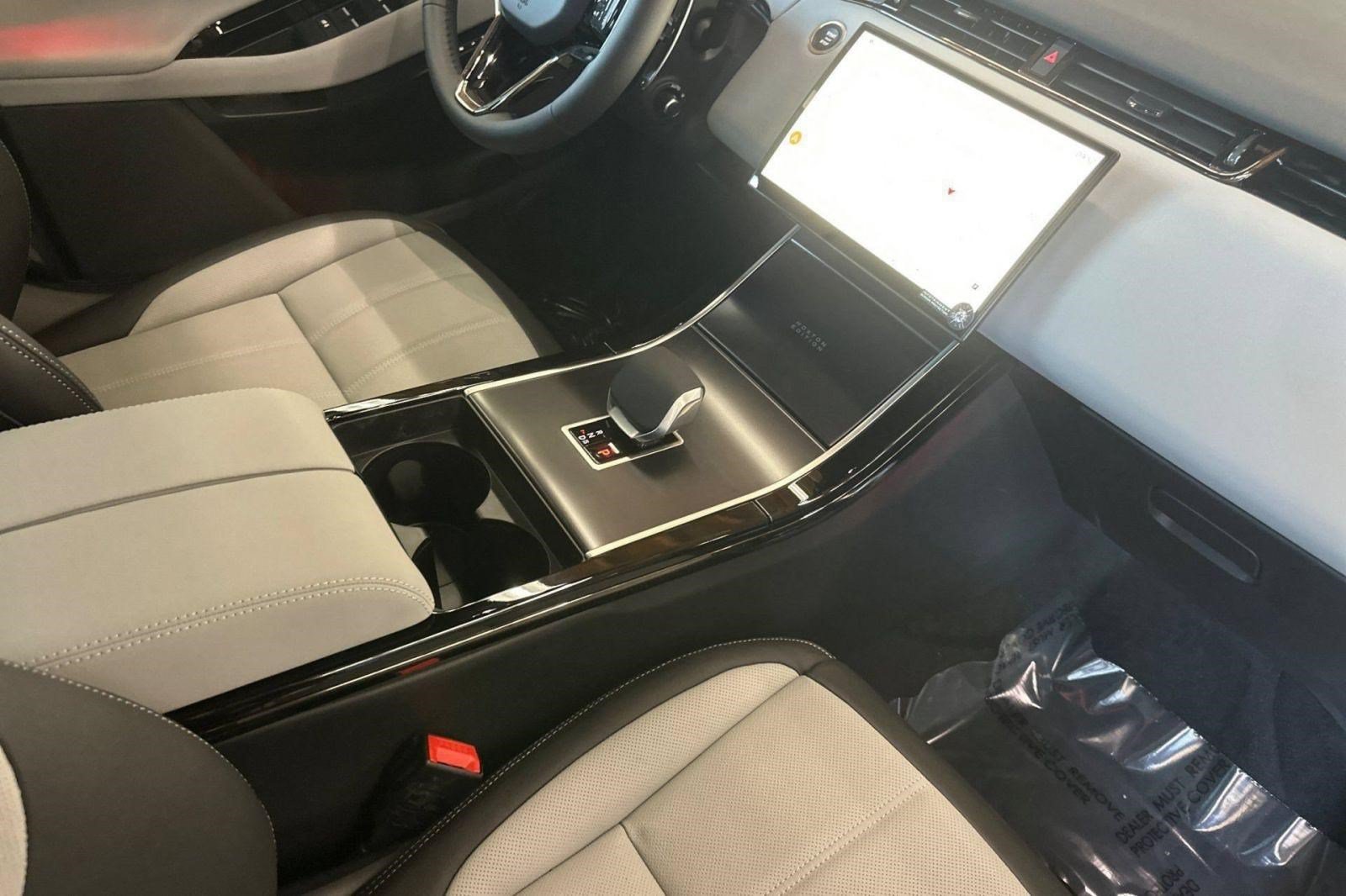 New 2026 Land Rover Range Rover Evoque Hoxton AWD/4WD image 29