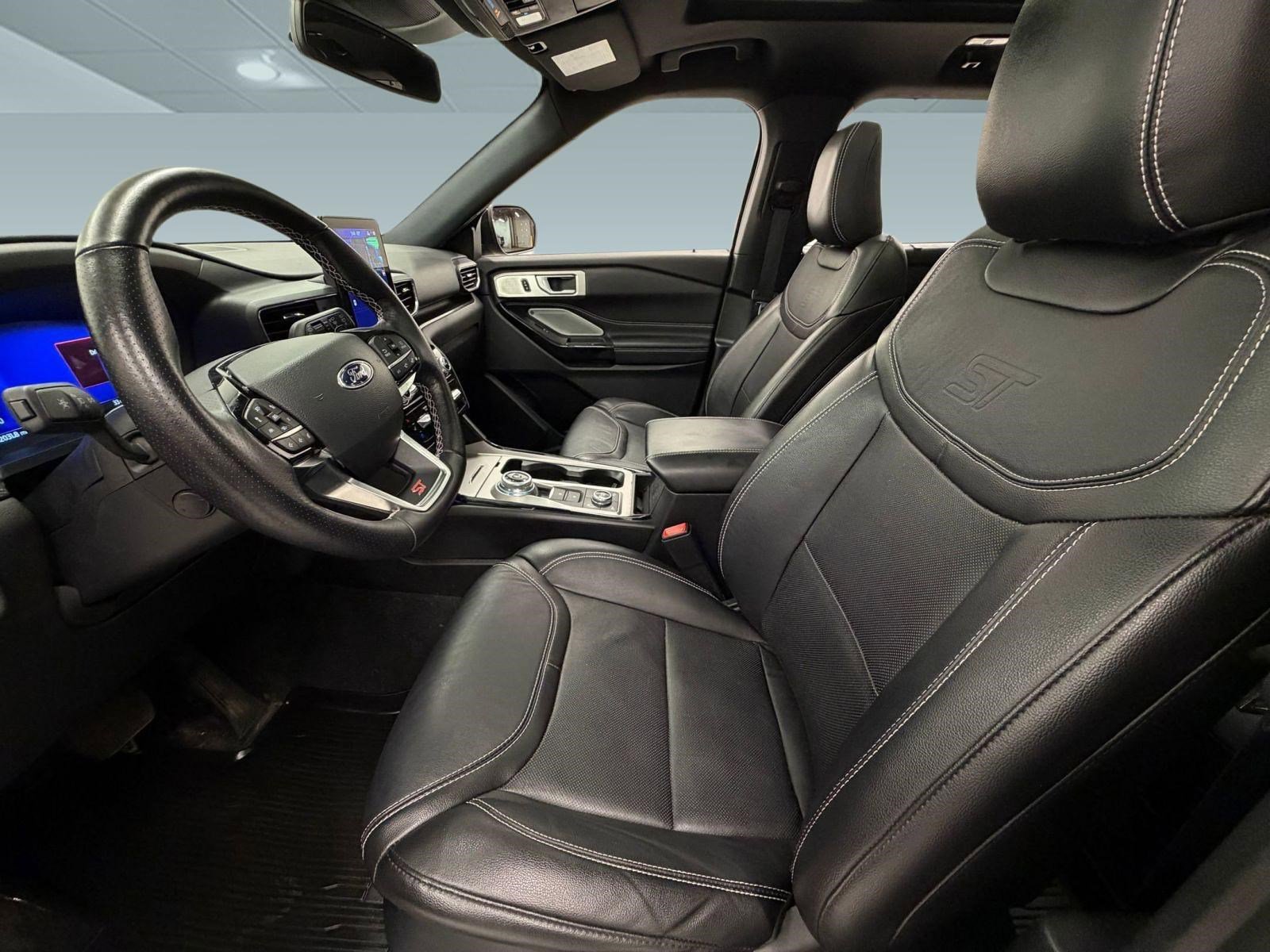 Used 2023 Ford Explorer ST w/ Equipment Group 401A image 4