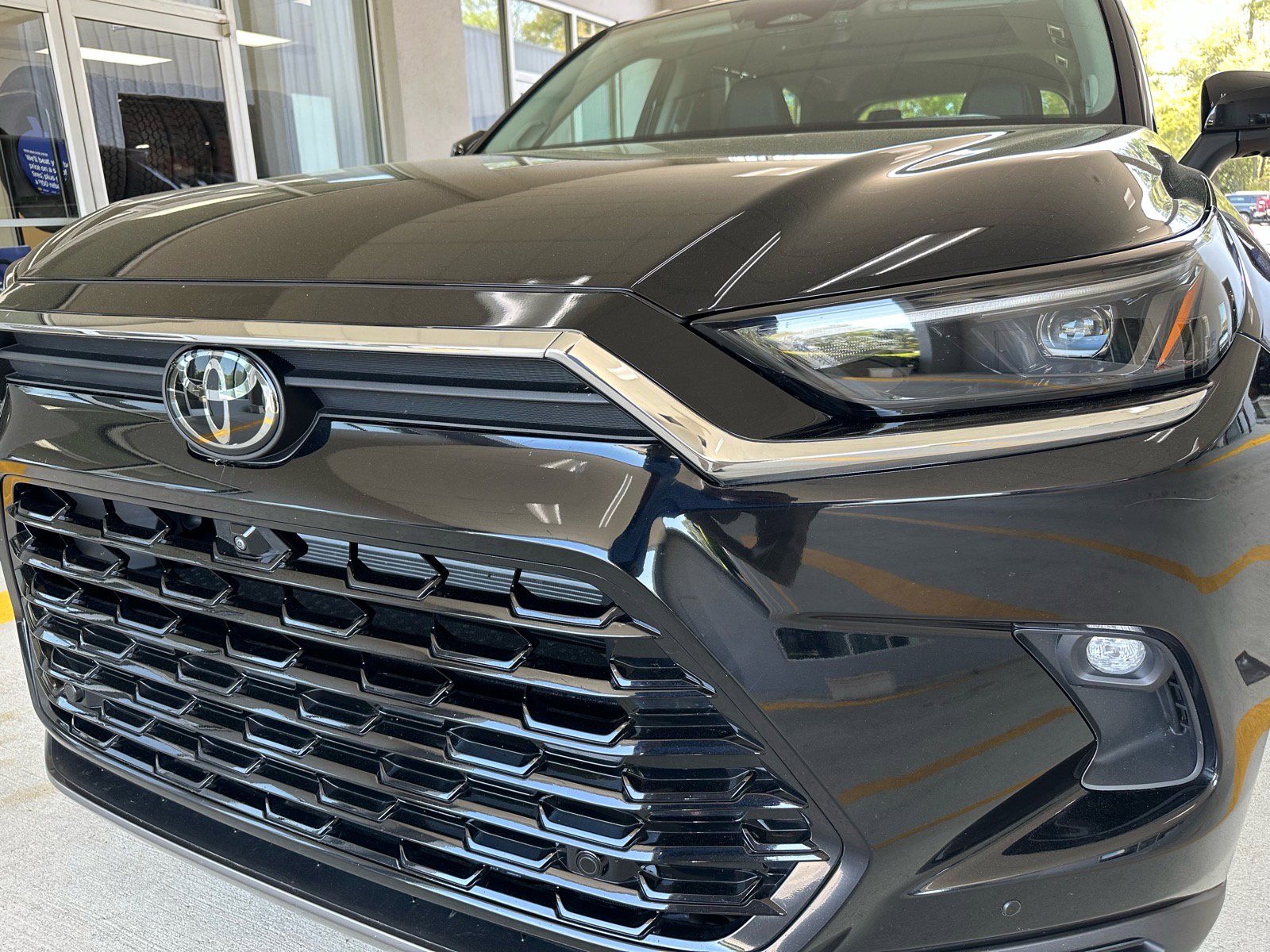 Used 2024 Toyota Grand Highlander Limited image 2