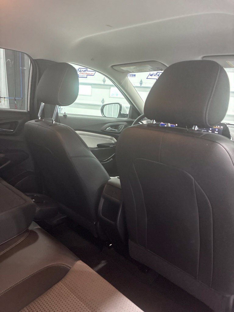 Used 2025 Chevrolet Trax LT FWD image 36