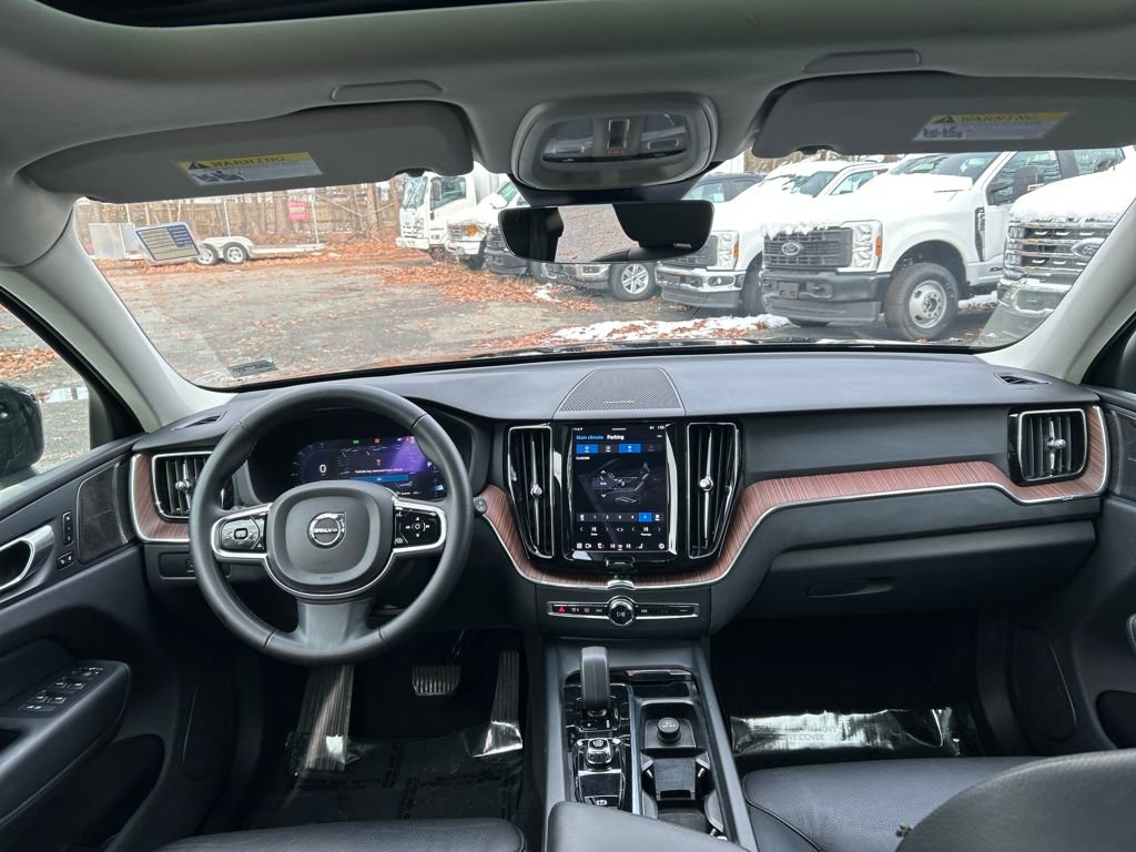 Used 2024 Volvo XC60 B5 Plus image 26