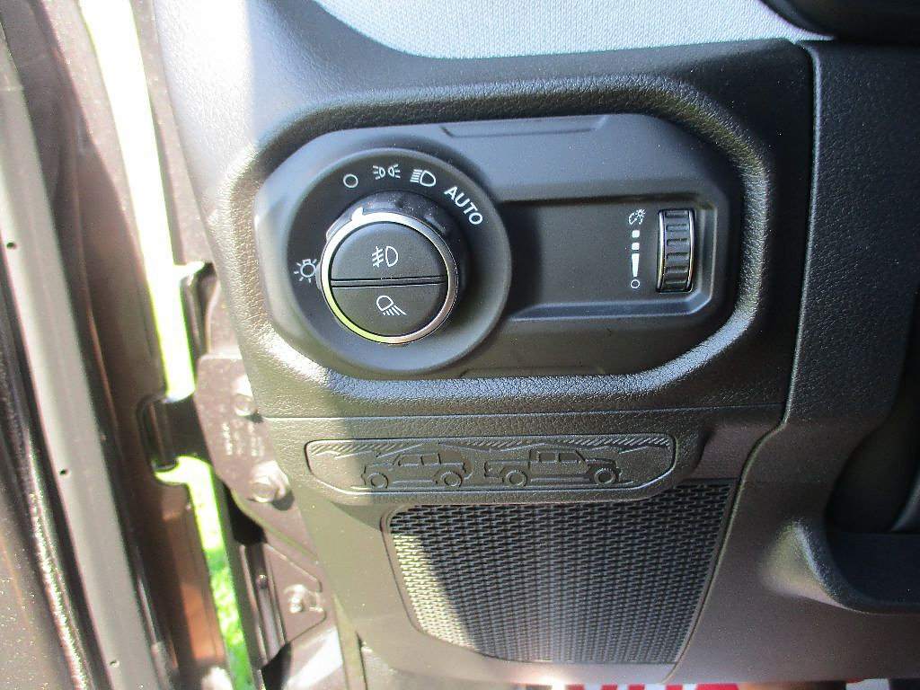 New 2025 Jeep Gladiator Sport AWD/4WD image 12