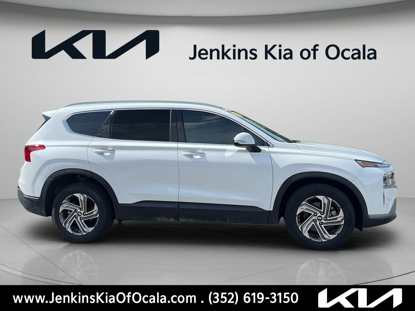 Used 2023 Hyundai Santa Fe SEL FWD image 2