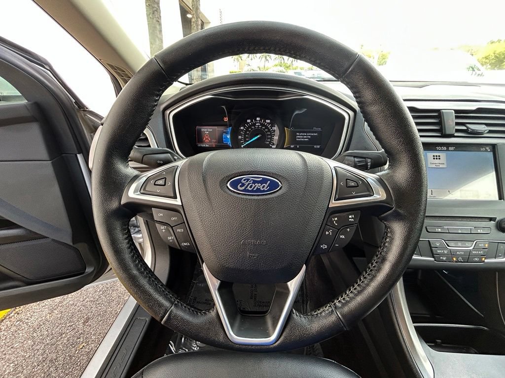 Used 2017 Ford Fusion SE w/ Equipment Group 201A FWD image 15