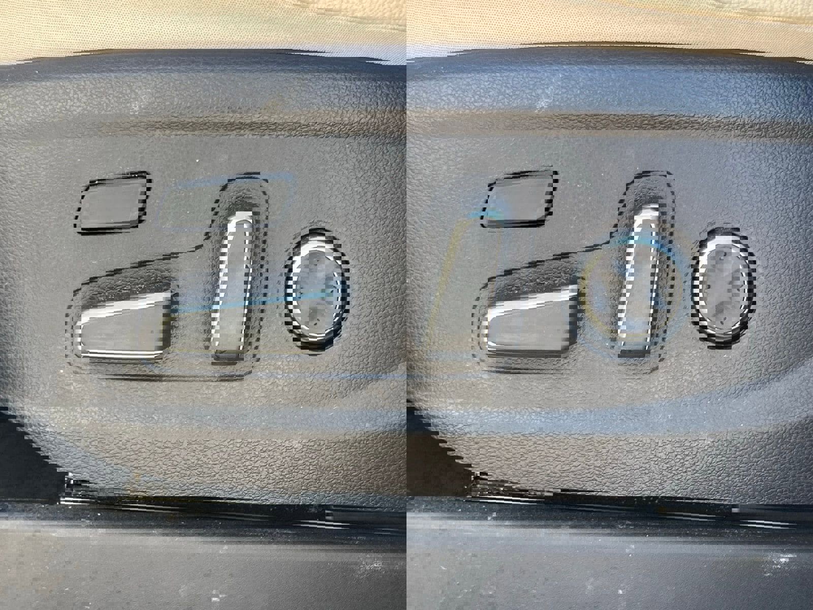 Used 2023 Hyundai Palisade Limited w/ Winter Package image 32