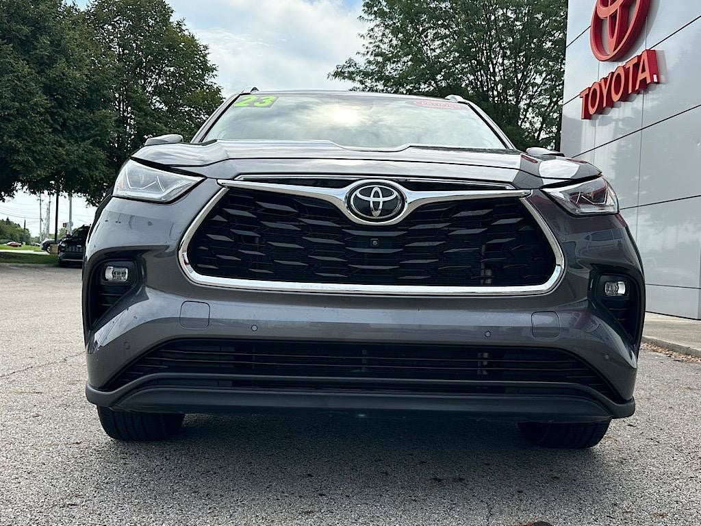 Certified 2023 Toyota Highlander Limited FWD image 9