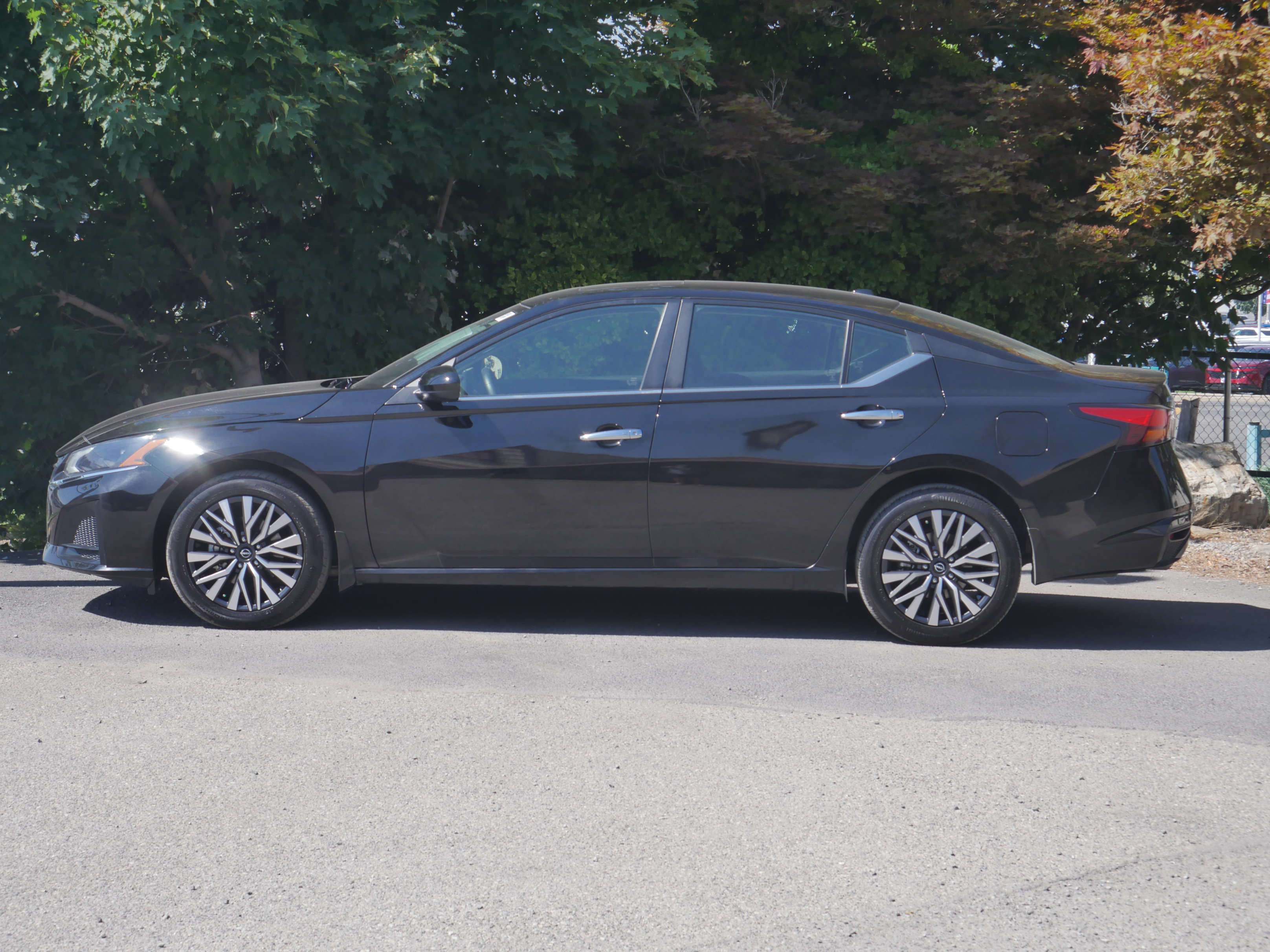 Certified 2023 Nissan Altima 2.5 SV w/ SV Premium Package AWD/4WD image 15