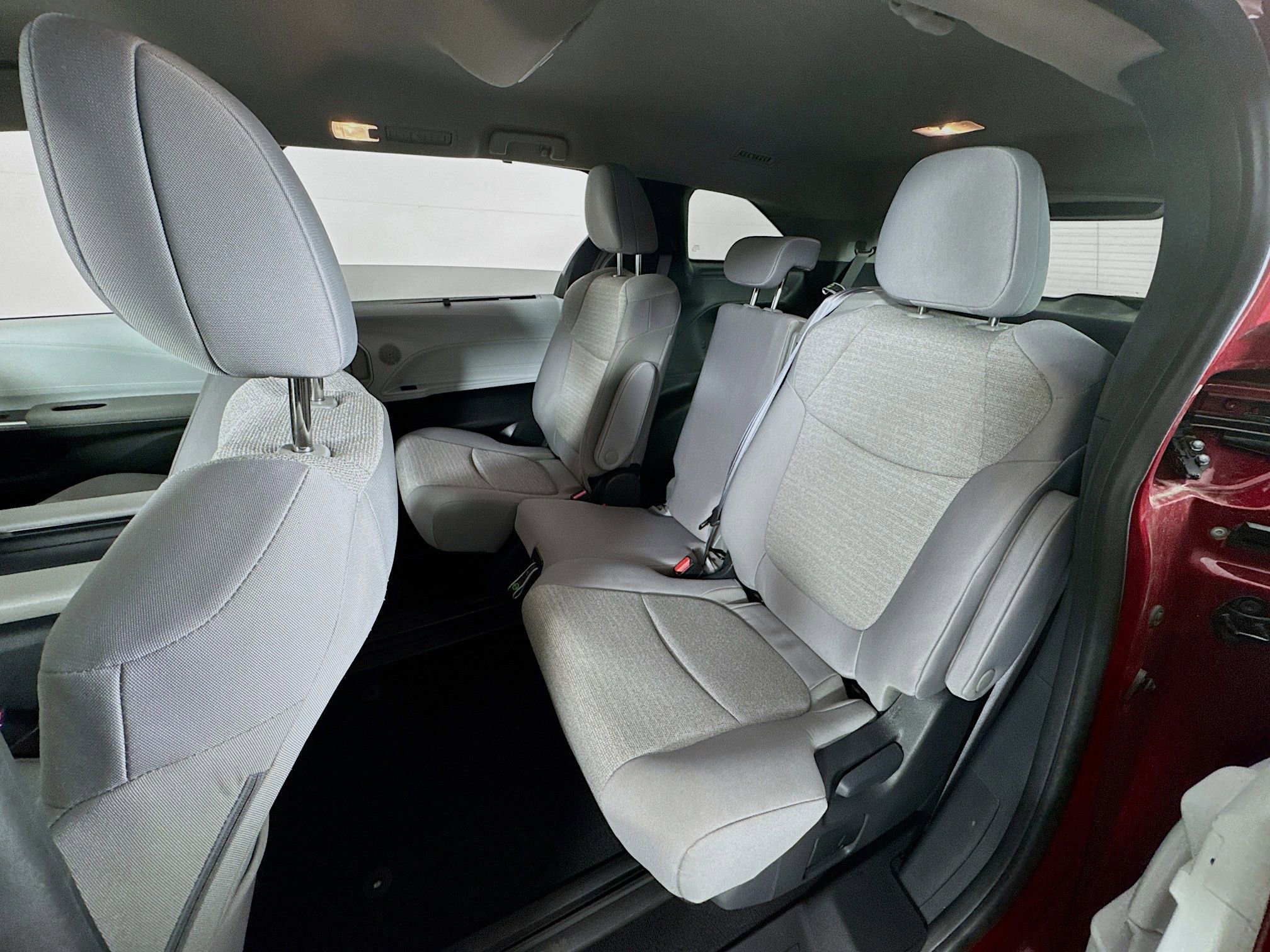 Certified 2025 Toyota Sienna LE AWD/4WD image 17