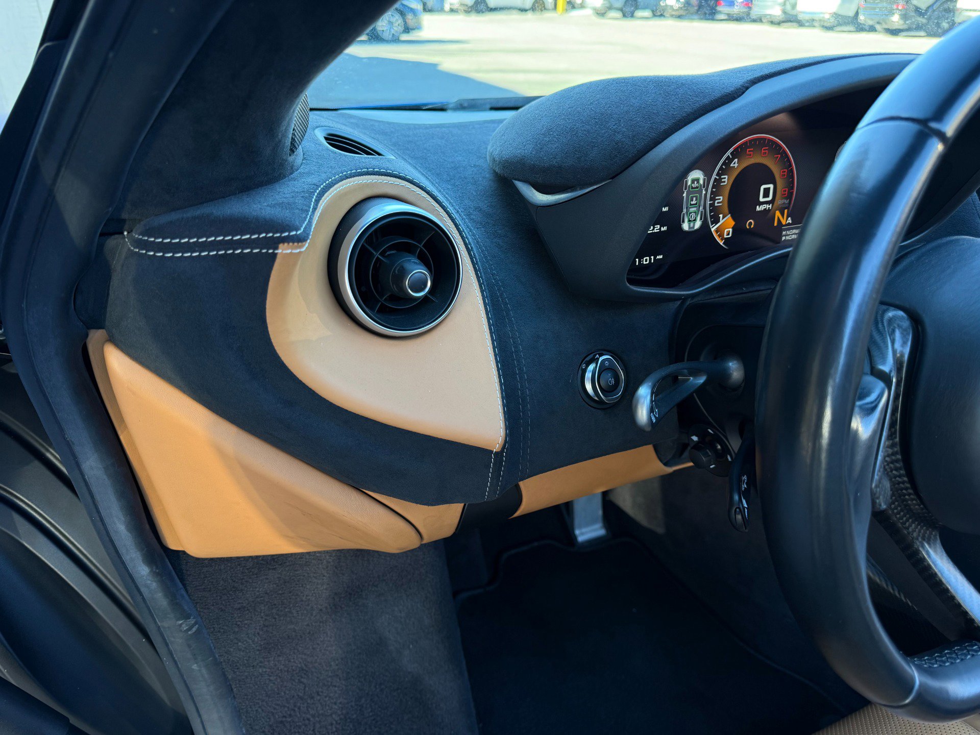 Used 2018 McLaren 570S Spider image 25