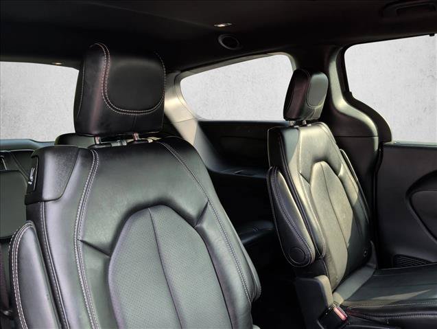 Used 2025 Chrysler Pacifica Select FWD image 24