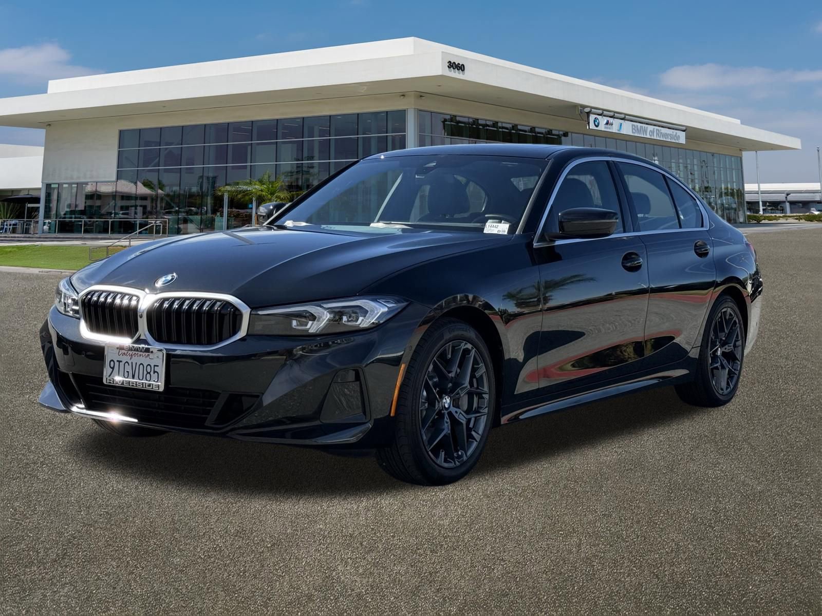 Used 2025 BMW 330i Sedan w/ Premium Package image 4