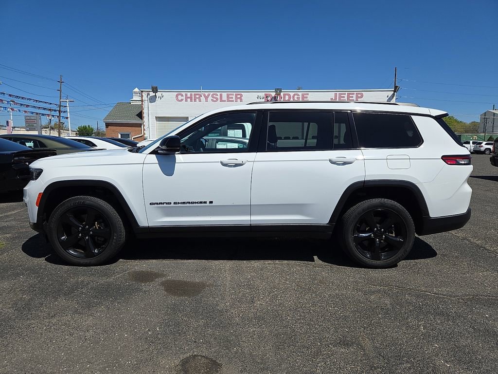 Used 2023 Jeep Grand Cherokee L Laredo AWD/4WD image 7