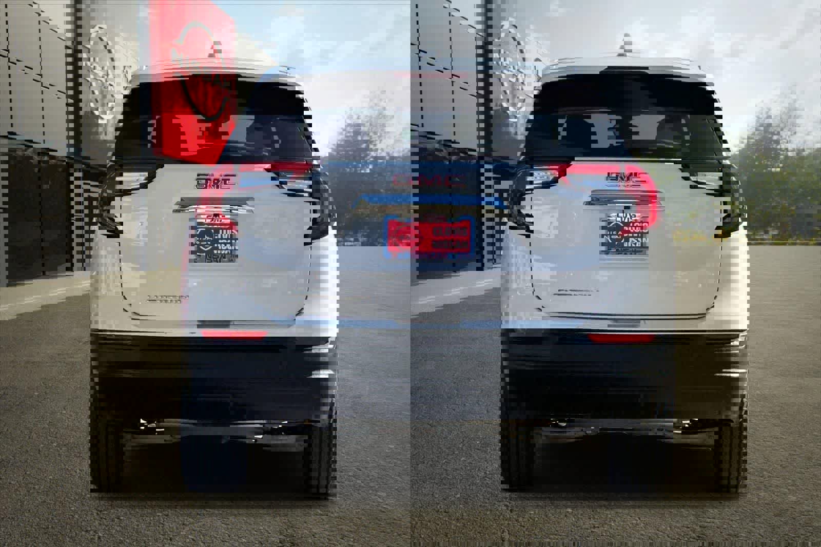 Used 2024 GMC Terrain SLE image 8