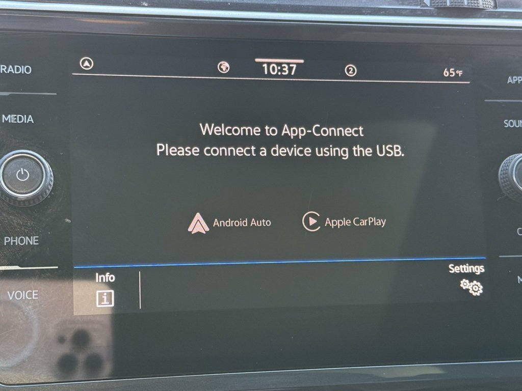 Certified 2024 Volkswagen Tiguan SE R-Line image 11