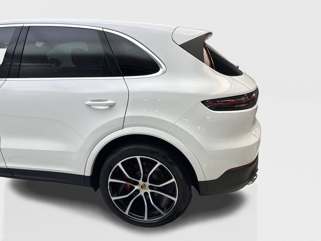 Used 2022 Porsche Cayenne w/ Premium Package AWD/4WD image 18