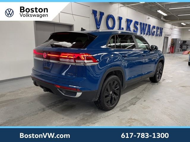 Used 2025 Volkswagen Atlas Cross Sport SE w/ Panoramic Sunroof Package image 4