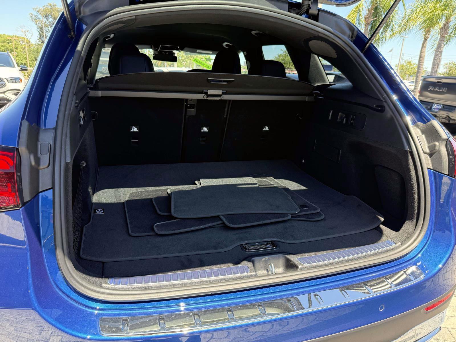 Used 2025 Mercedes-Benz GLC 300 image 10