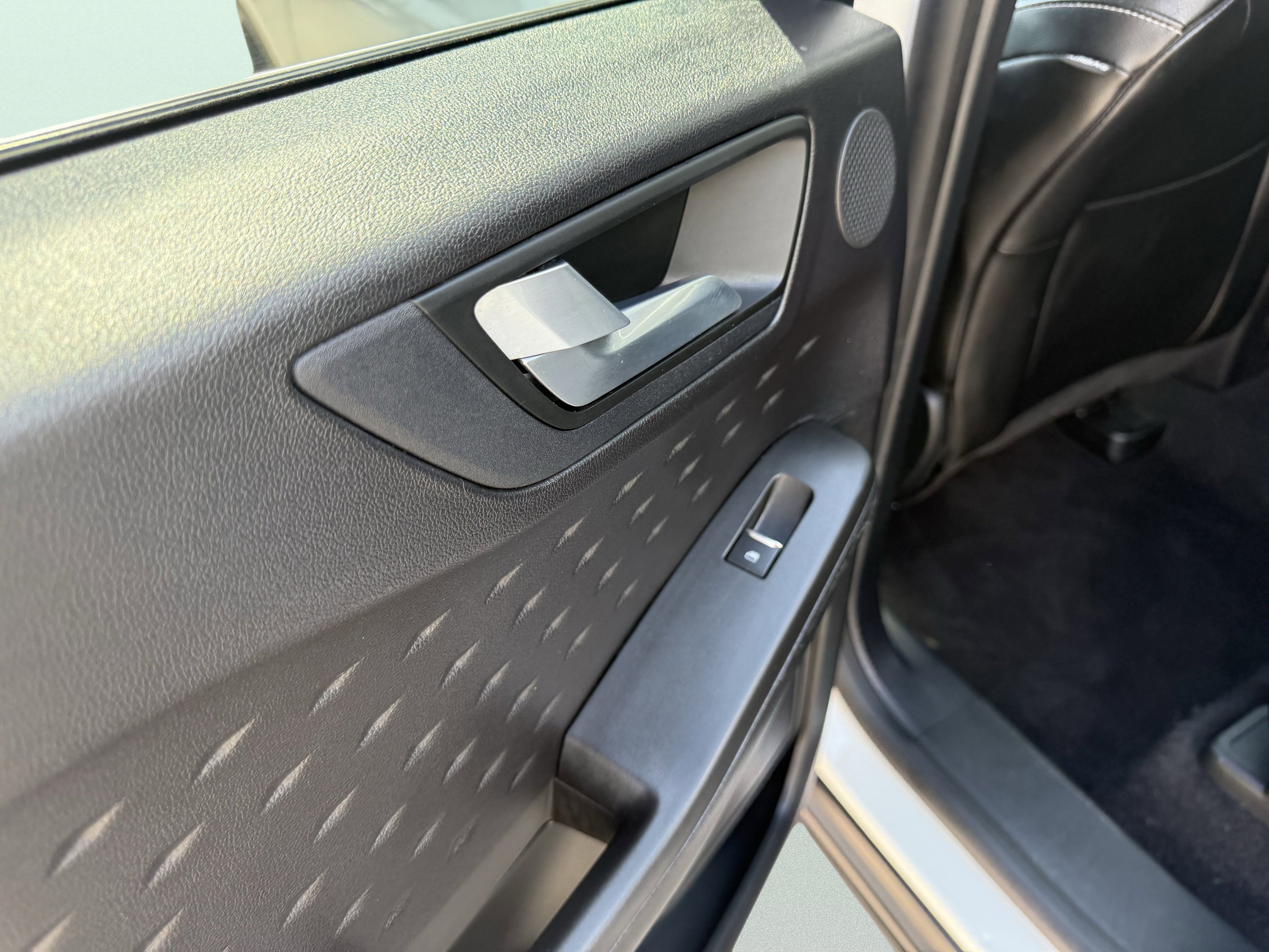 Used 2020 Ford Escape Titanium image 33