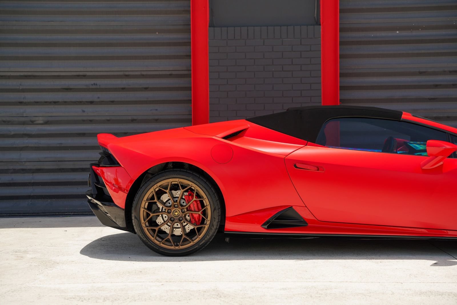Used 2022 Lamborghini Huracan EVO RWD image 17
